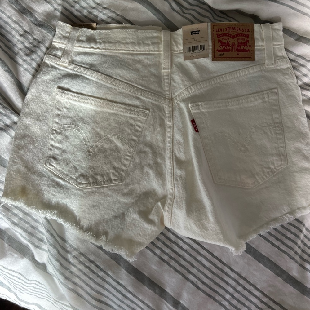 White brand new levi shorts
